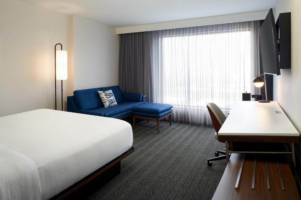 Courtyard Montreal Midtown , QC H3W 3E3 near Montreal-Pierre Elliott Trudeau Int. Airport View Point 12