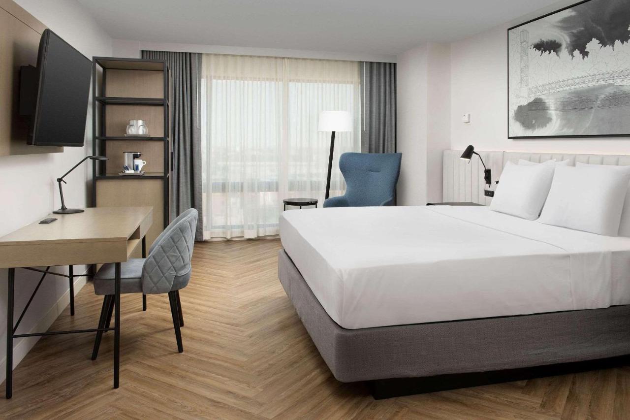 Radisson Blu Fargo , ND 58102 near Hector International Airport View Point 2