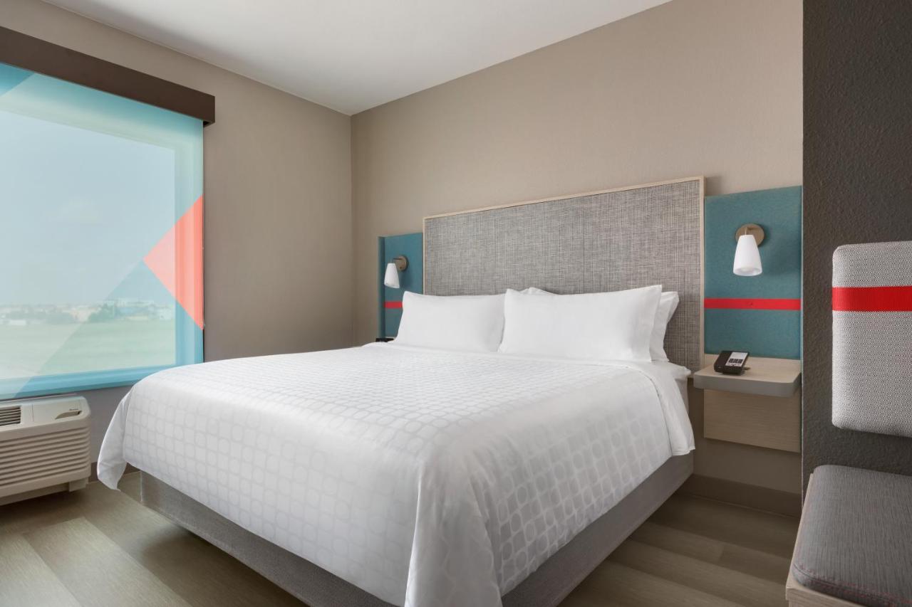 Avid Hotel Cedar Rapids South - Arpt Area, an IHG Hotel , IA 52404 near The Eastern Iowa Airport View Point 9