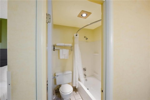 Quality Inn SeaTac Airport-Seattle , WA 98188 near Seattle-tacoma International Airport View Point 11
