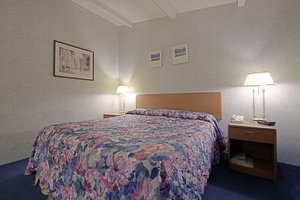 Travelodge Milwaukee formerly the Milwaukee Airport Inn , WI 53221 near General Mitchell International Airport View Point 9