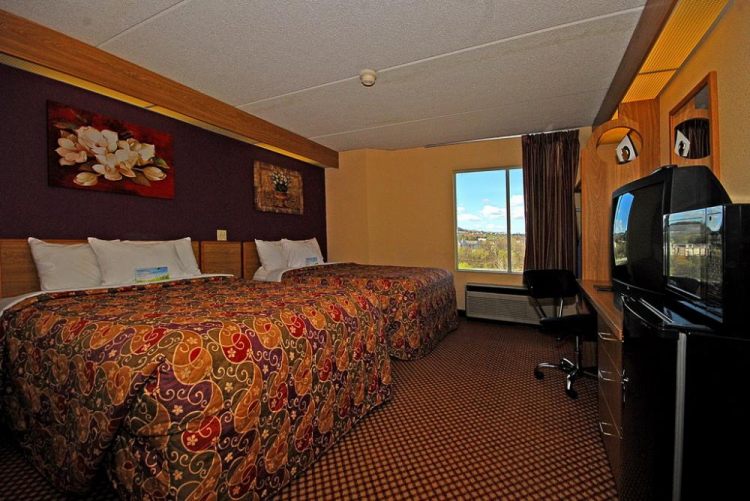 Days Inn Pittsburgh International Airport , PA 15108 near Pittsburgh International Airport View Point 3