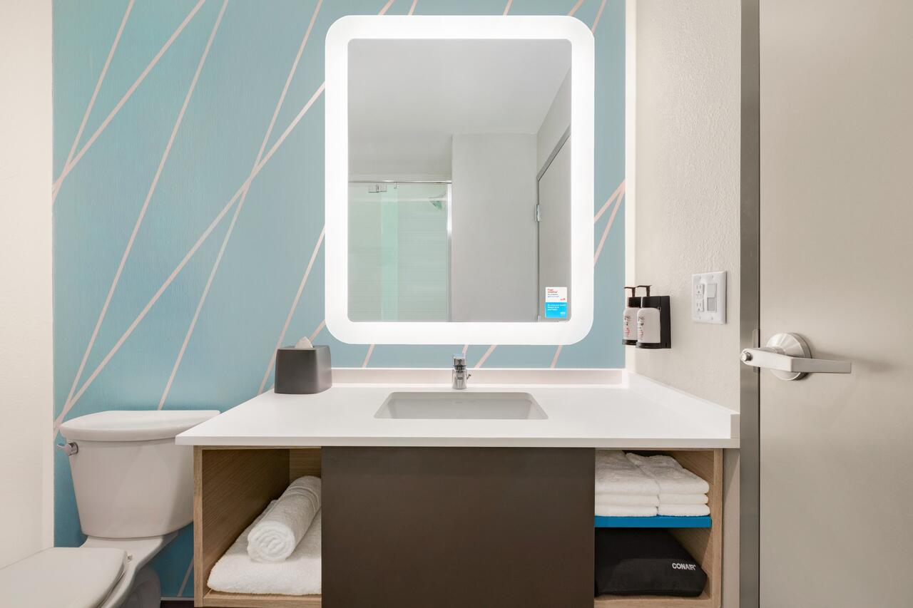 Avid Hotel Boston Logan Airport  , MA 02151 near Boston Logan International Airport View Point 9
