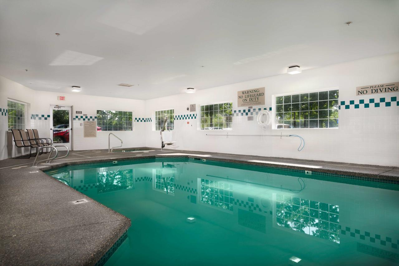 Country Inn and Suites by Radisson Portland Airport , OR 97218 near Portland International Airport View Point 8