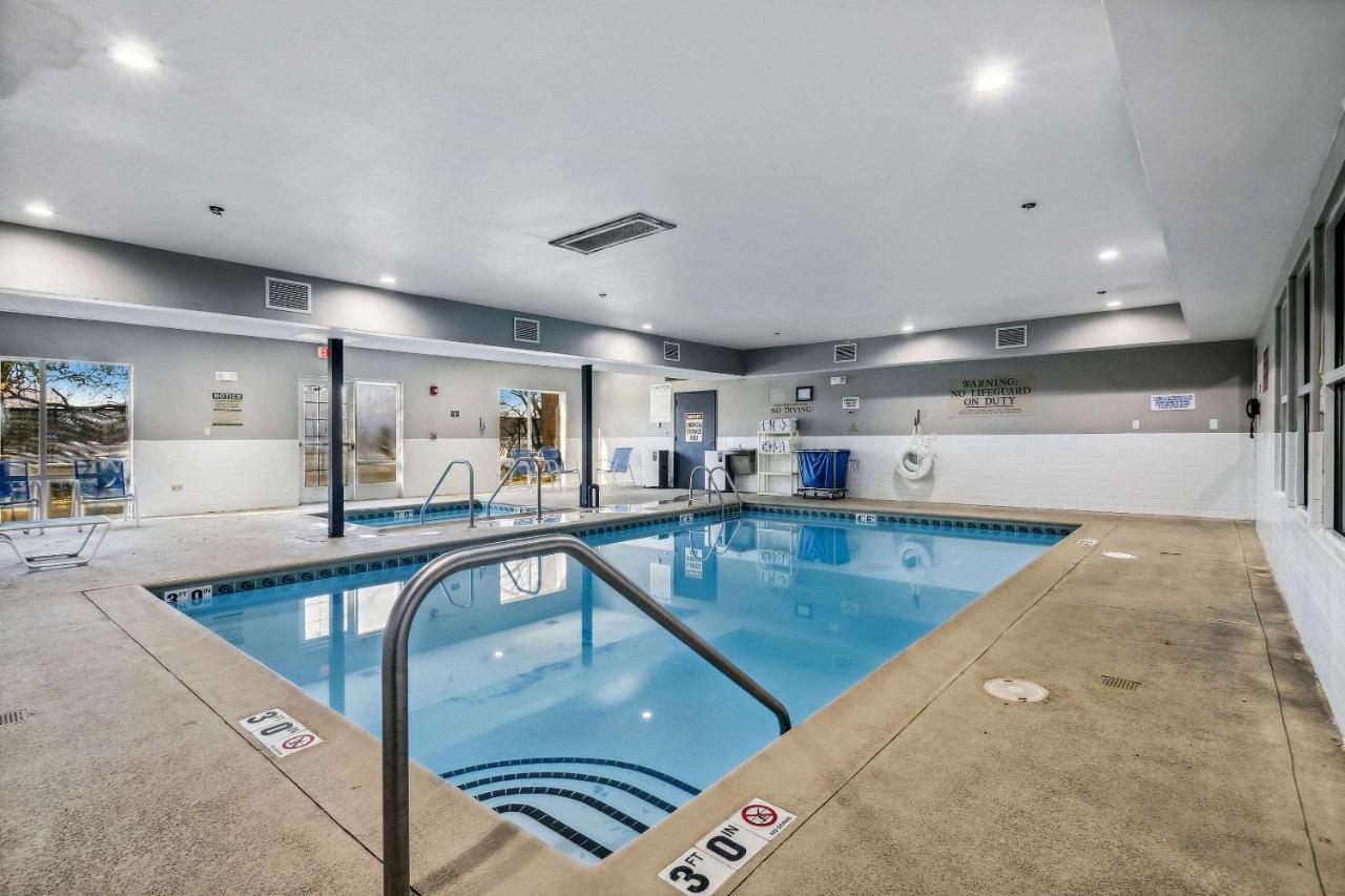 Country Inn & Suites by Radisson, Chicago O\'Hare South, IL , IL 60106 near Ohare International Airport View Point 7