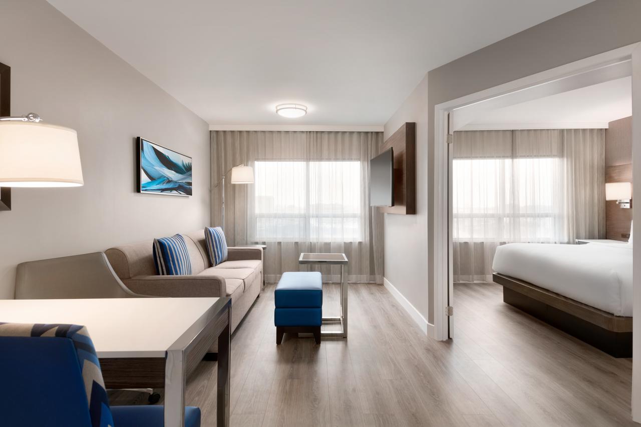 Embassy Suites by Hilton, Toronto Airport , On M9W5G1 near Toronto Pearson Airport View Point 7