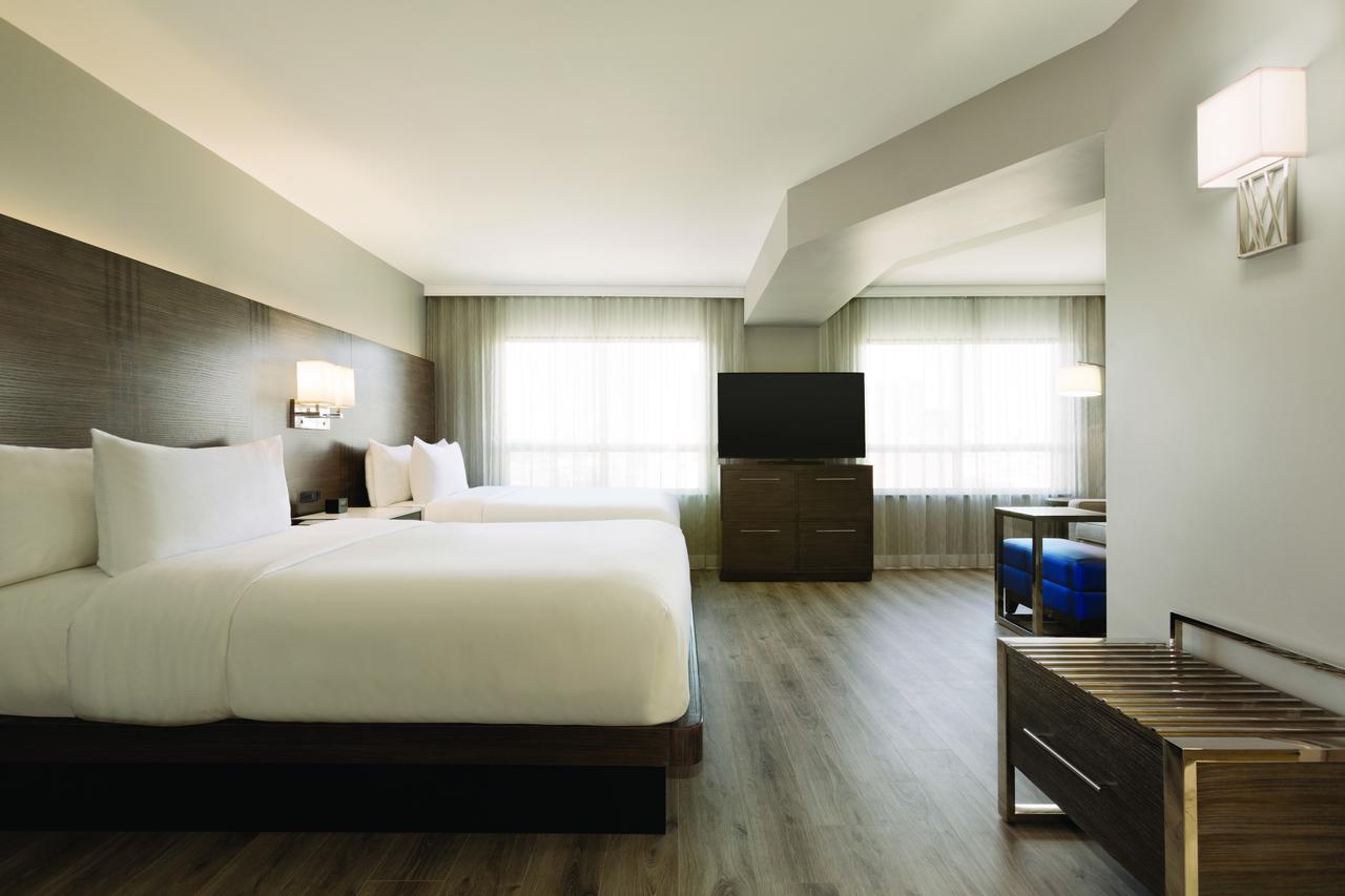 Embassy Suites by Hilton, Toronto Airport , On M9W5G1 near Toronto Pearson Airport View Point 6