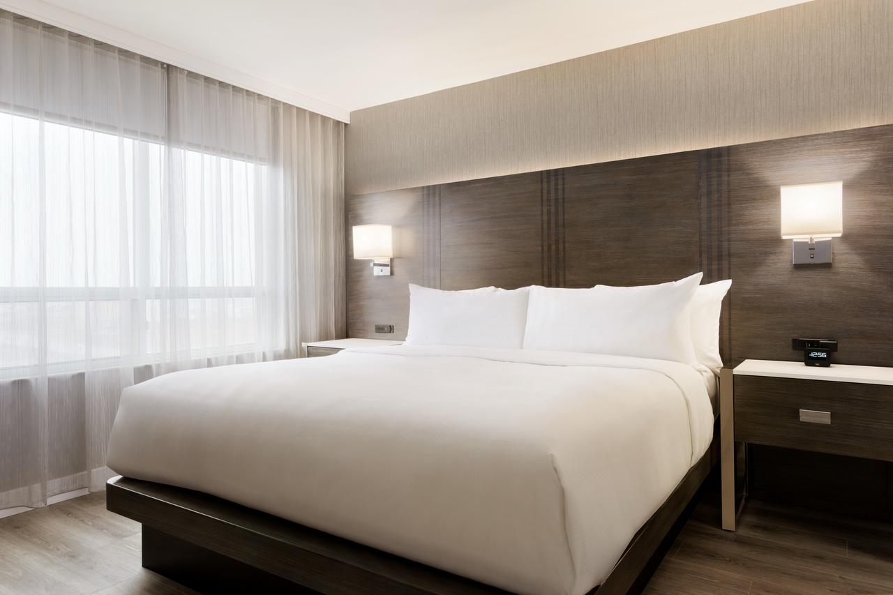 Embassy Suites by Hilton, Toronto Airport , On M9W5G1 near Toronto Pearson Airport View Point 4