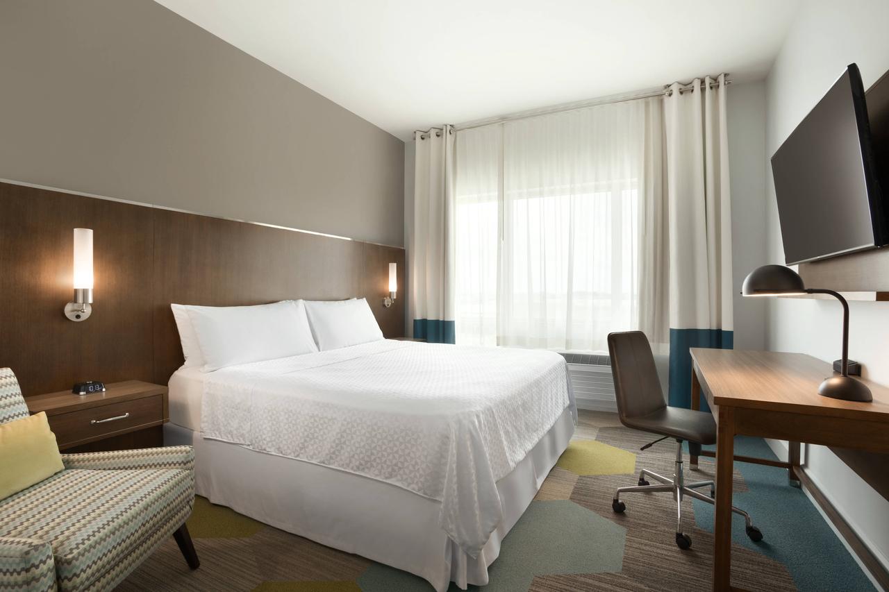 Four Points by Sheraton Miami Airport , Fl 33122 near Miami International Airport View Point 4