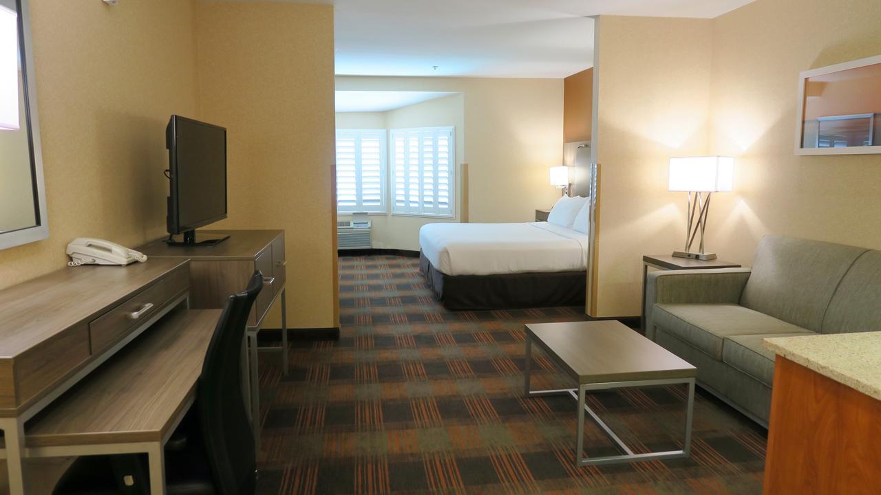 Holiday Inn Elk Grove Village , IL 60007 near Ohare International Airport View Point 3