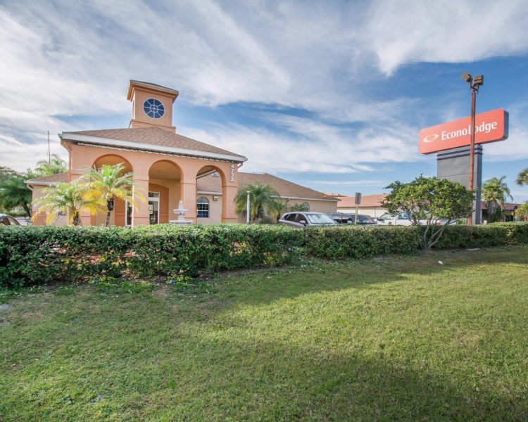 Econo Lodge Airport at RJ Stadium 