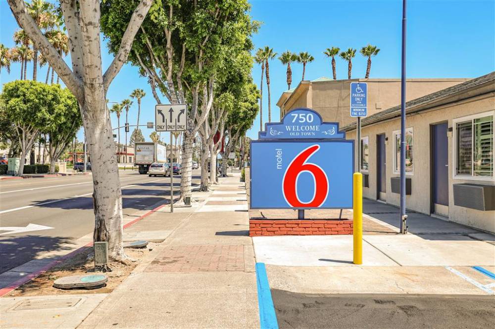  Motel 6 Tustin, Ca  Orange County