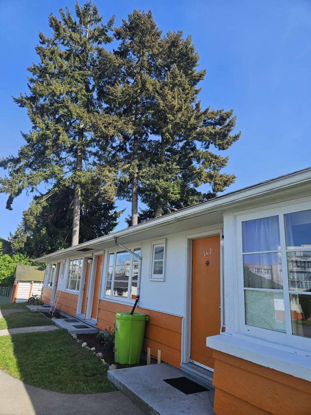 2400 Motel 8