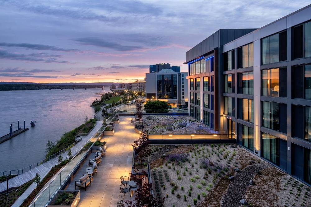 Ac Hotels By Marriott Vancouver Waterfront