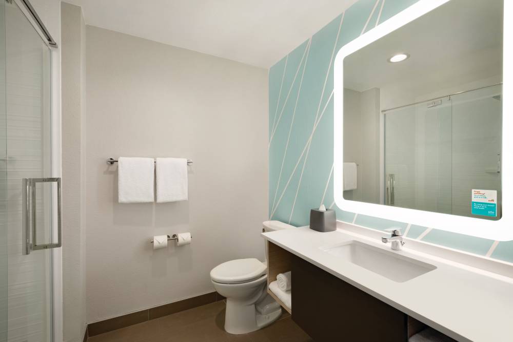 Avid Hotels Oak Creek 10