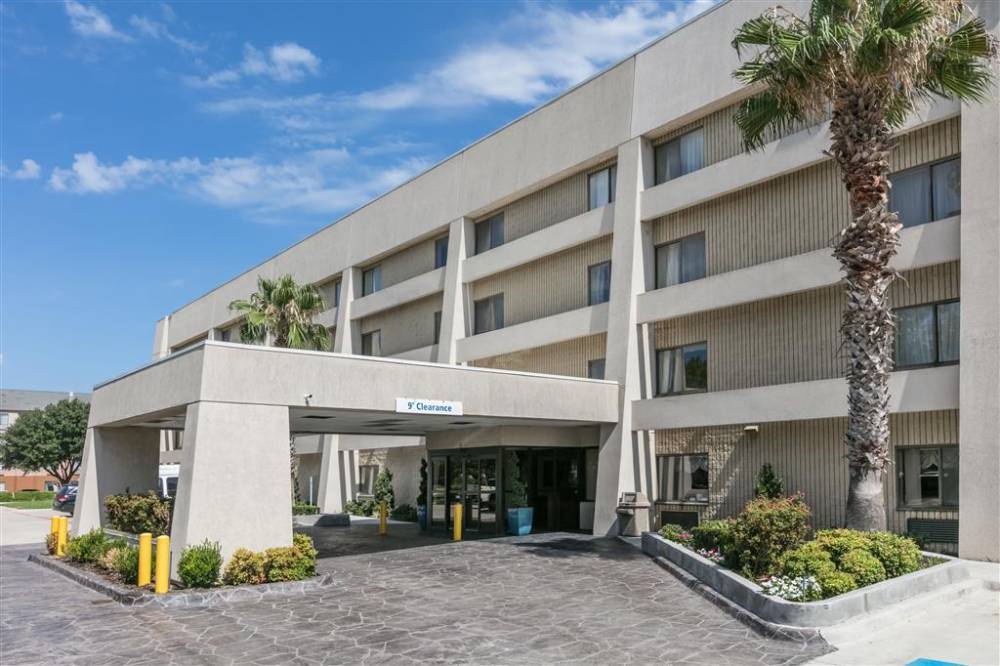 Baymont By Wyndham Arlington At Six Flags Dr