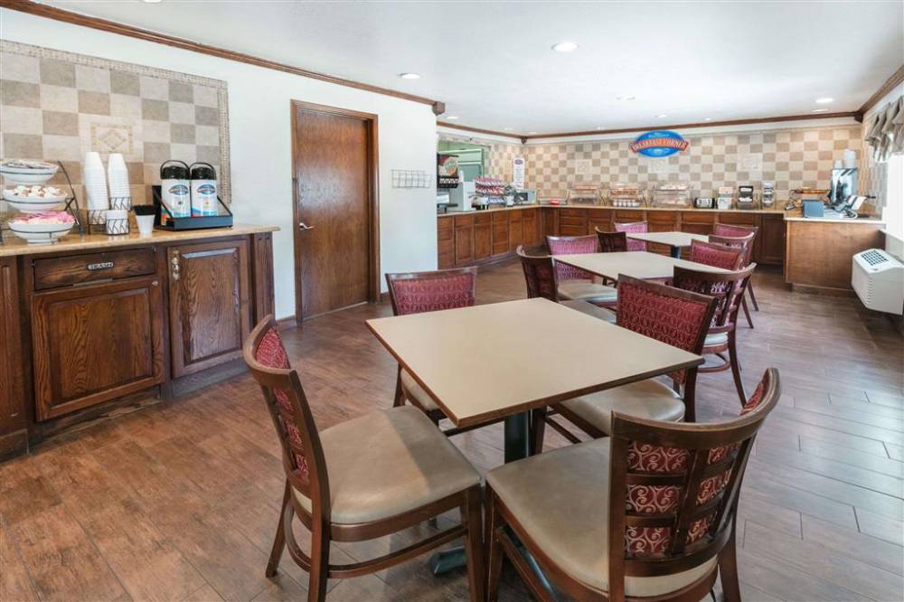 Baymont By Wyndham Arlington At Six Flags Dr 4