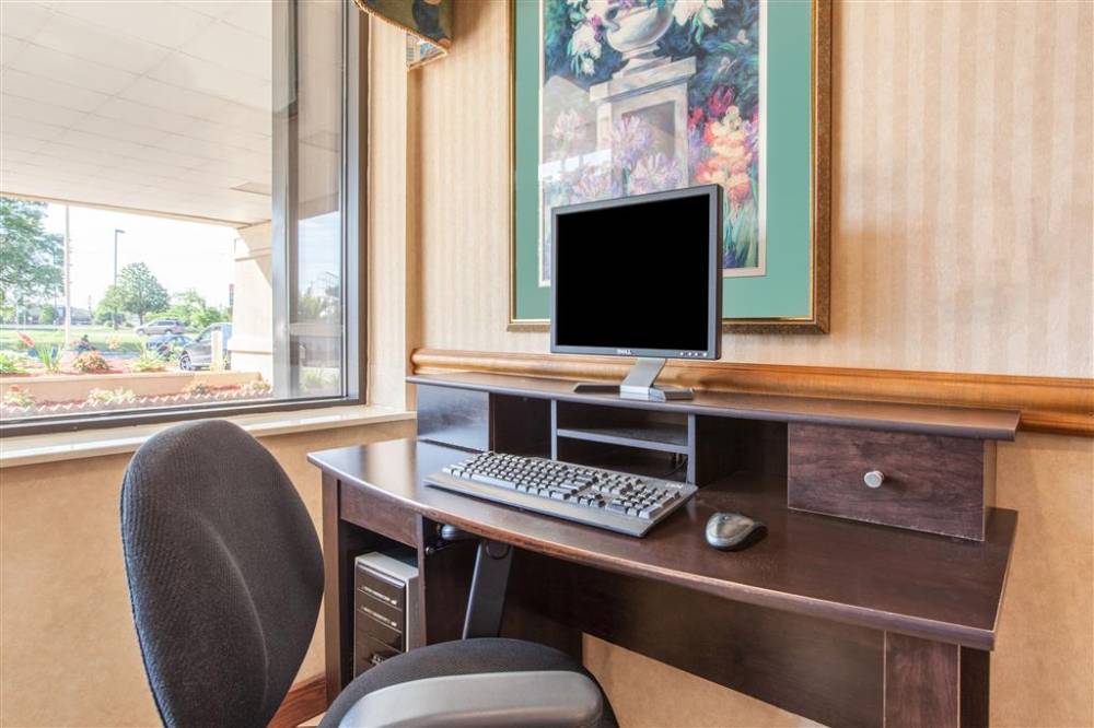 Baymont By Wyndham Detroit/roseville 5