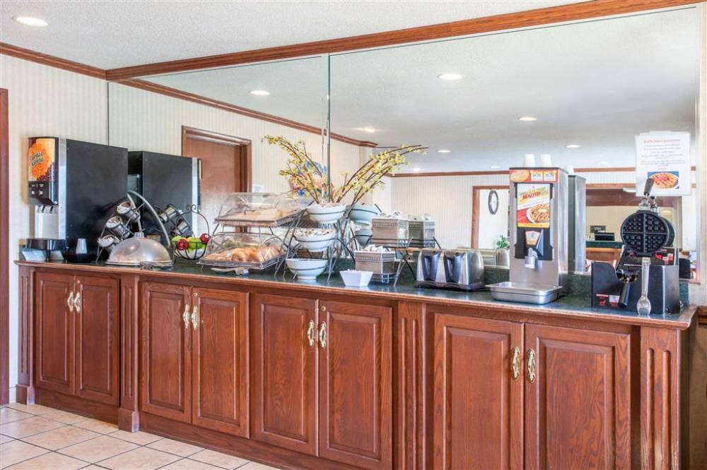 Baymont By Wyndham Detroit/roseville 4