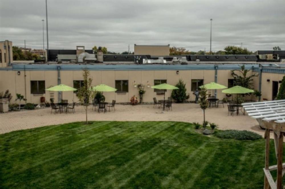 Baymont By Wyndham Fargo