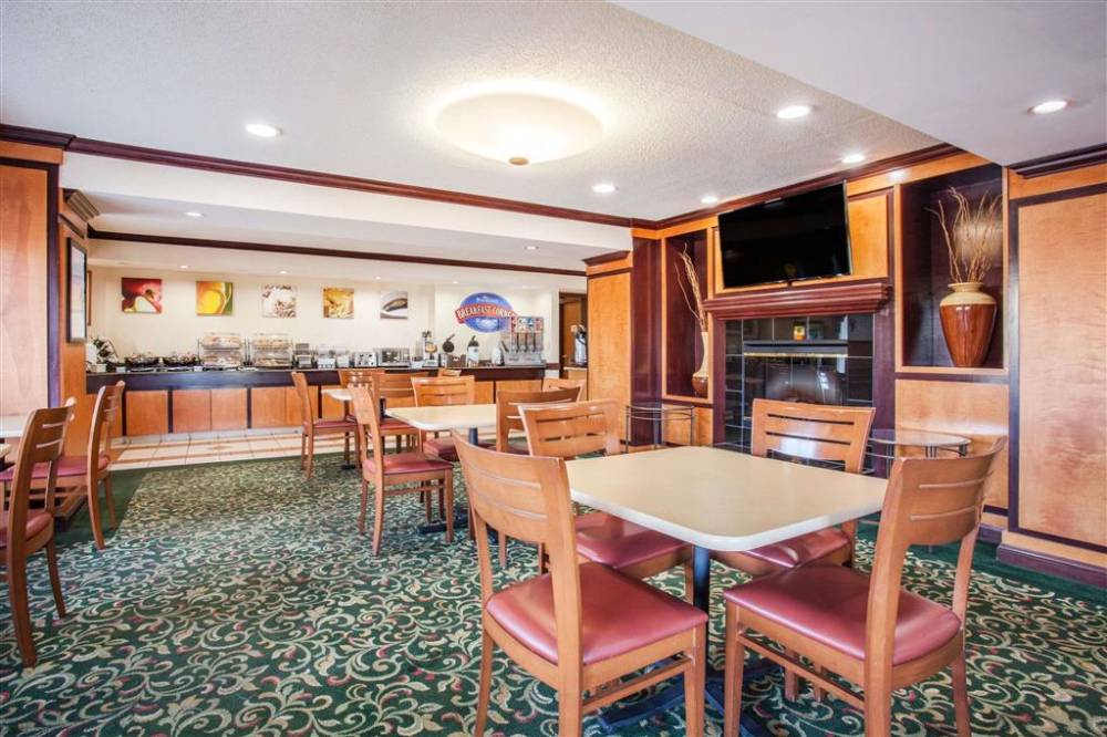 Baymont By Wyndham Madison Heights Detroit Area 2