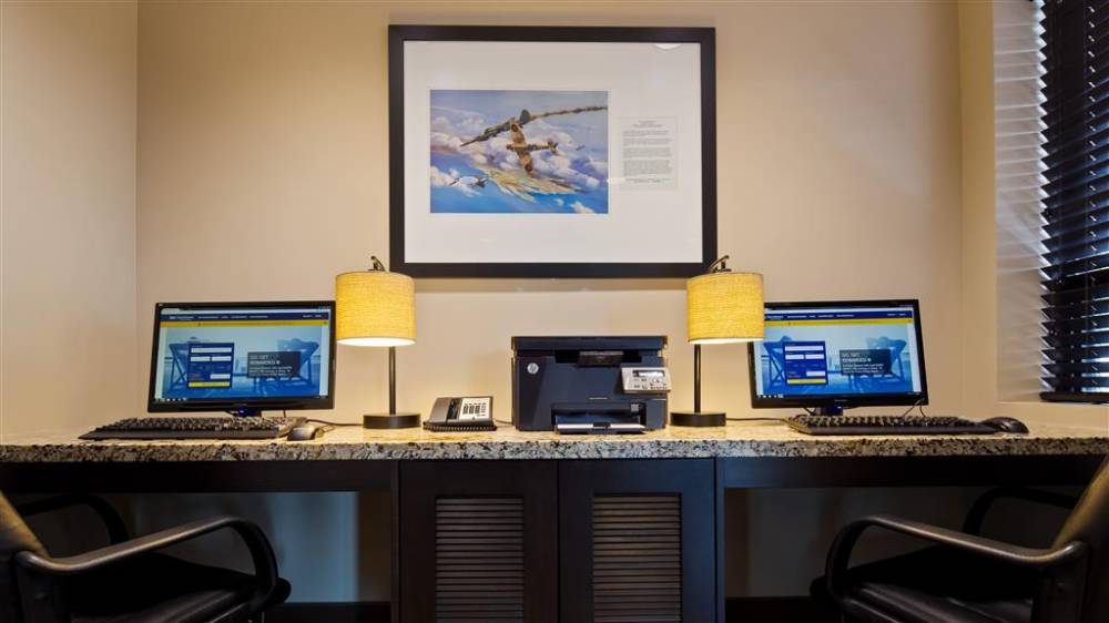 Best Western London Airport Inn & Suites 4