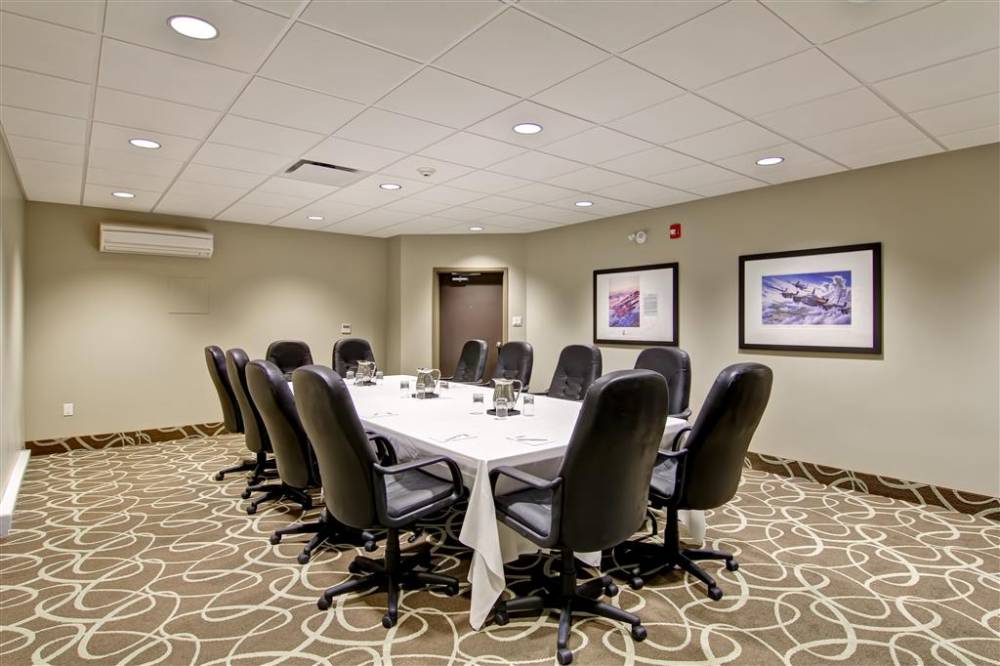 Best Western London Airport Inn & Suites 2