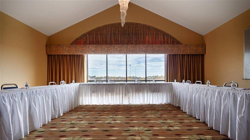 Best Western Luxbury Inn Fort Wayne 3