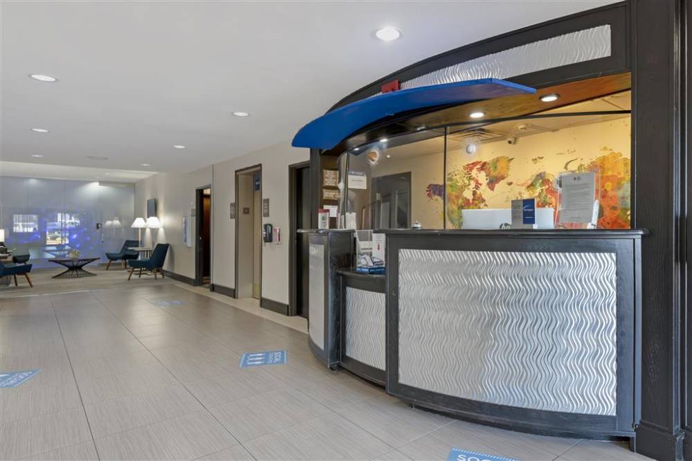Best Western Plus Arlington North Hotel & Suites 3