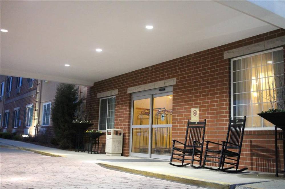 Best Western Plus Des Moines West Inn & Suites 2