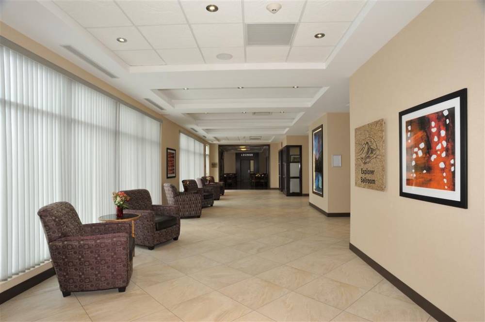 Best Western Plus Edmonton Airport Hotel 8