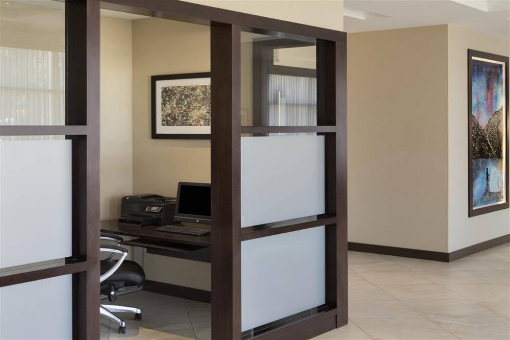Best Western Plus Edmonton Airport Hotel 9