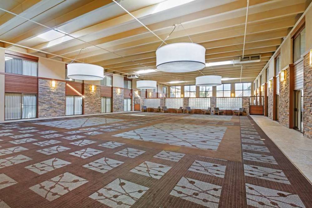 Best Western Plus Grantree Inn 8
