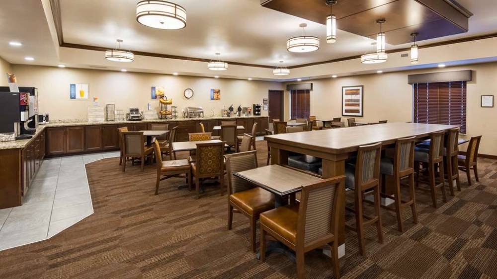 Best Western Plus Lincoln Inn & Suites 6