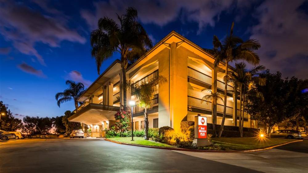 Best Western Plus Orange County Airport North 1