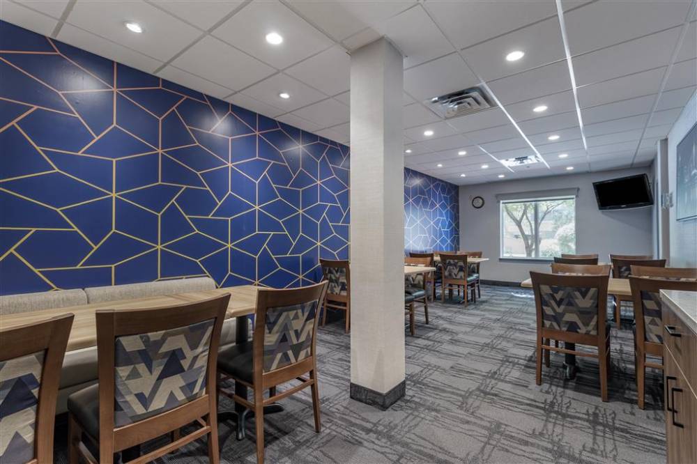 Best Western Plus Pembina Inn & Suites 2
