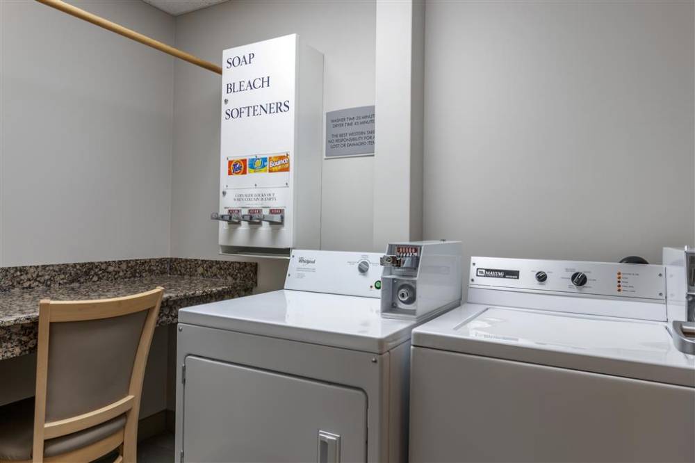 Best Western Plus Pembina Inn & Suites 6