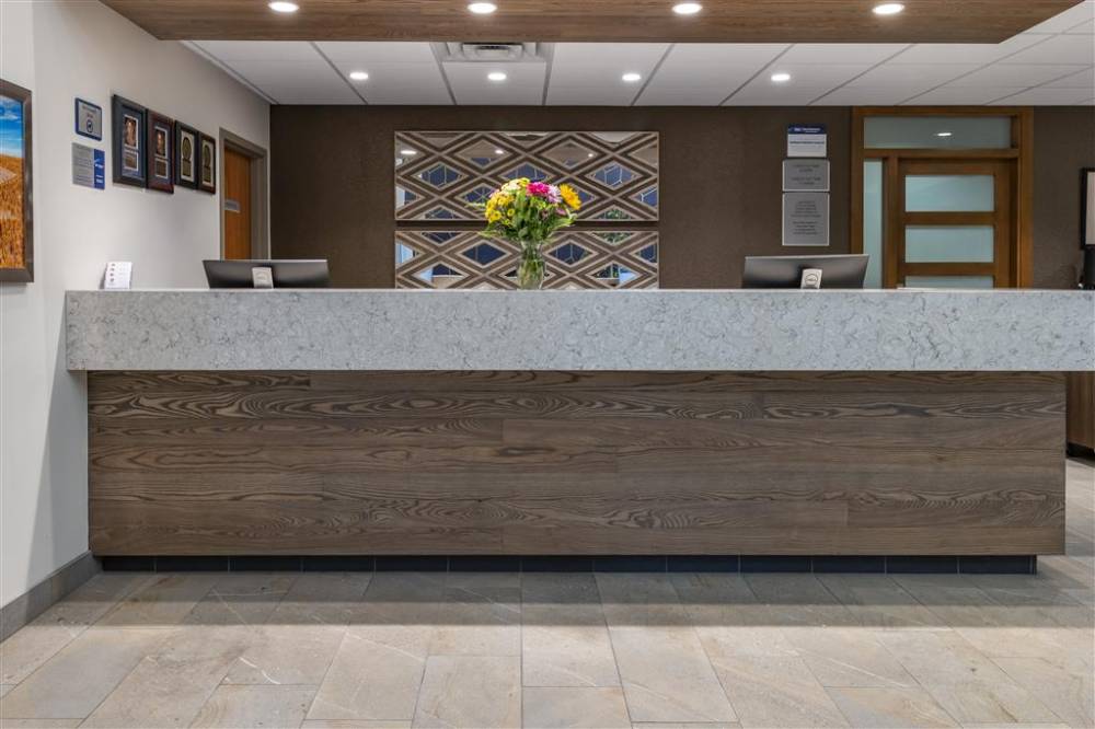 Best Western Plus Pembina Inn & Suites 4