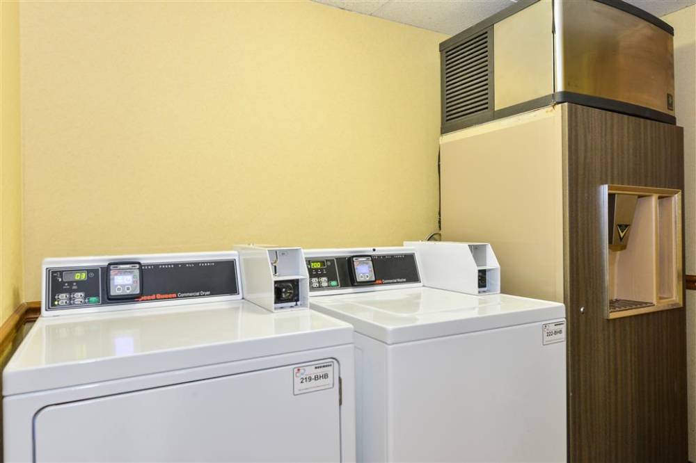 Best Western Plus Richmond Airport Hotel 4