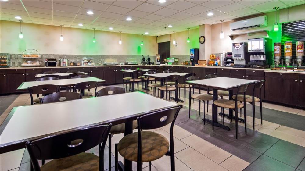 Best Western Plus Richmond Airport Hotel 5