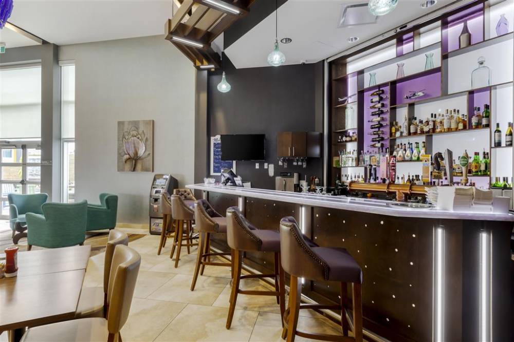 Best Western Plus St. John\'s Airport Hotel And Suites 6