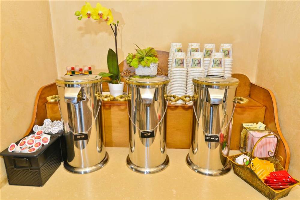 Best Western Plus Sunset Plaza Hotel 10