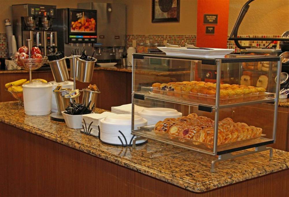 Best Western Plus Universal Inn 11
