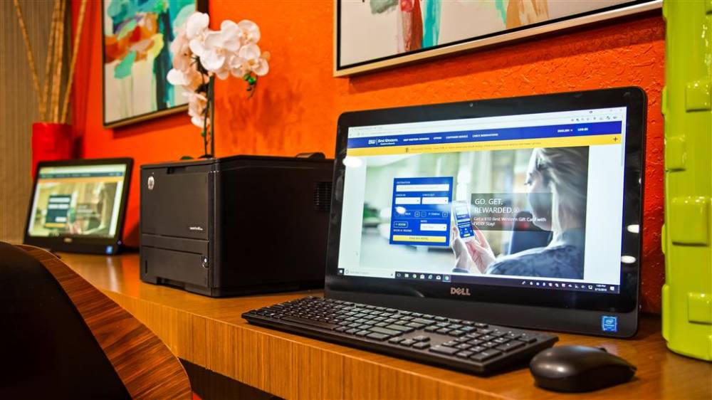 Best Western Plus Universal Inn 7