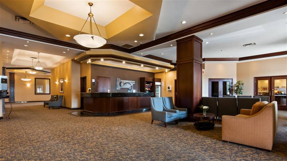 Best Western Plus Winnipeg Airport Hotel 6