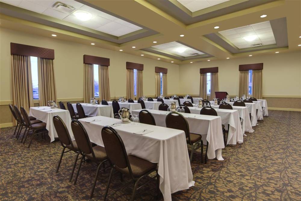 Best Western Plus Winnipeg Airport Hotel 3