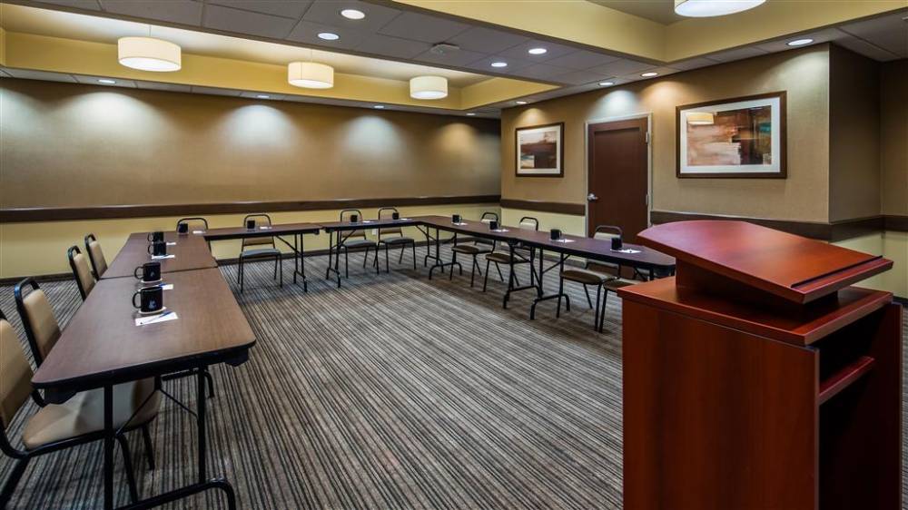 Best Western Plus Winnipeg West 3