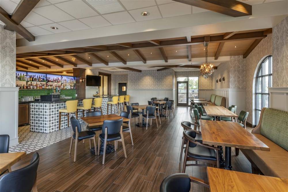 Best Western Premier Pasco Inn & Suites 10