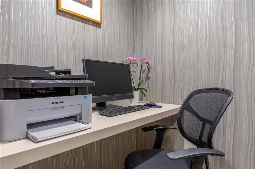 Bluestem Hotel Ascend Hotel Collection 5