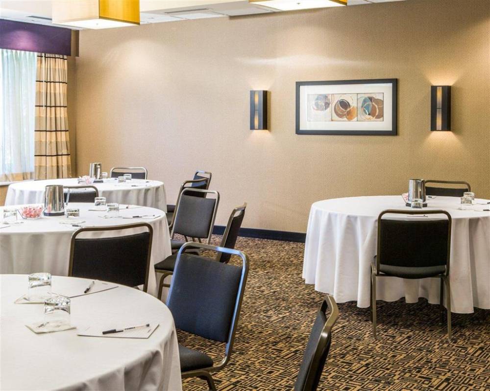 Cambria Hotel Traverse City 6